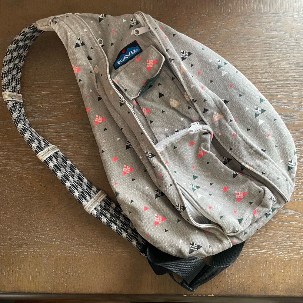 KAVU Rope Sling Bag Spearhead Traingles Print light gray canvas gorpcore comfy - Picture 2 of 12